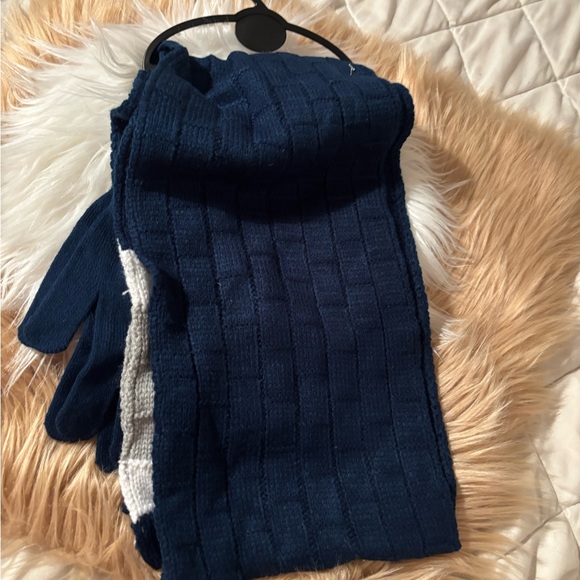 NFL Women's Scarf and Glove Set - Navy, Gray, and White - Picture 3 of 3